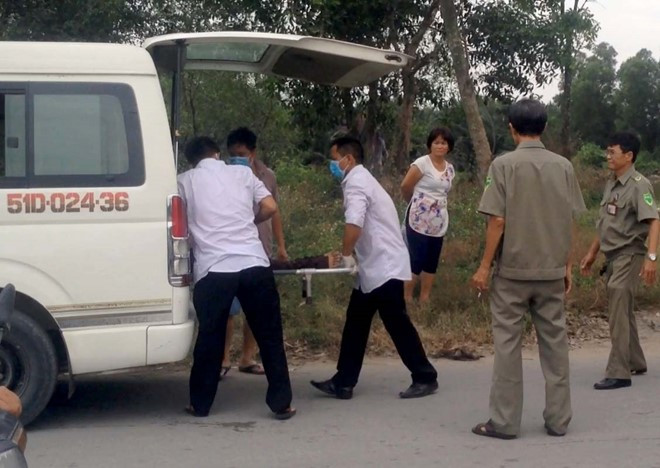 Thi thể nạn nhân được đưa về nhà xác