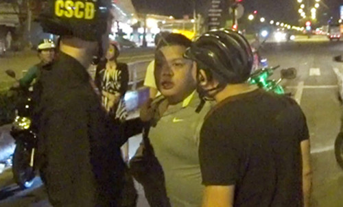 Nam thanh niên ngoan cố không hợp tác và có biểu hiện phê ma túy. Ảnh: C.A