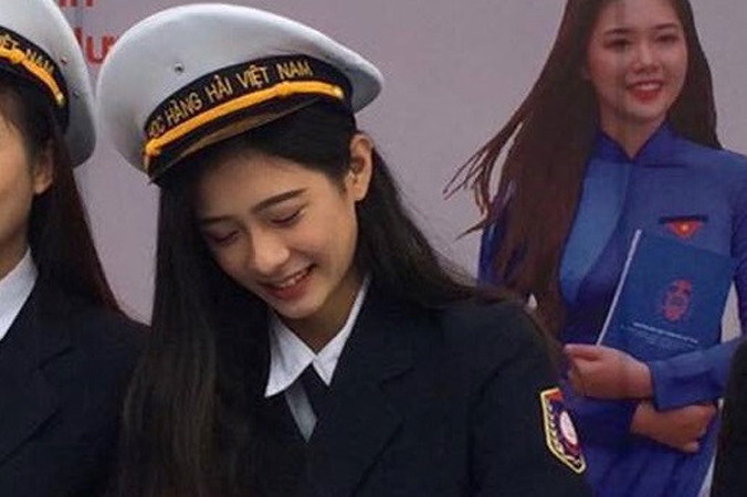 Bức hình chụp lén nữ sinh ĐH Hàng Hải được dân mạng chú ý. Ảnh chụp màn hình. 