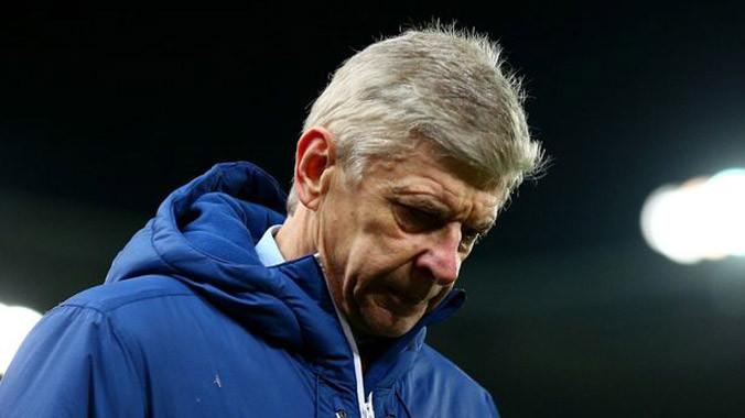 Sức ép đang đè nặng lên Arsene Wenger.