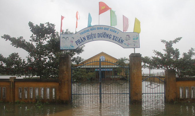 Quảng Nam: Nước lũ bao vây, 1 người tử vong