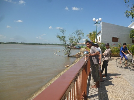 Đoạn bờ kè nơi chị Y. bơi ra xa với ý định tự vẫn.