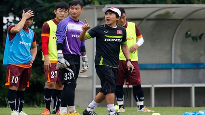 Nhiều lần HLV Miura phải hét to với các học trò. 