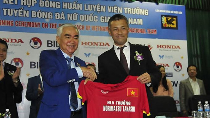 HLV Takashi bất ngờ bị VFF sa thải.