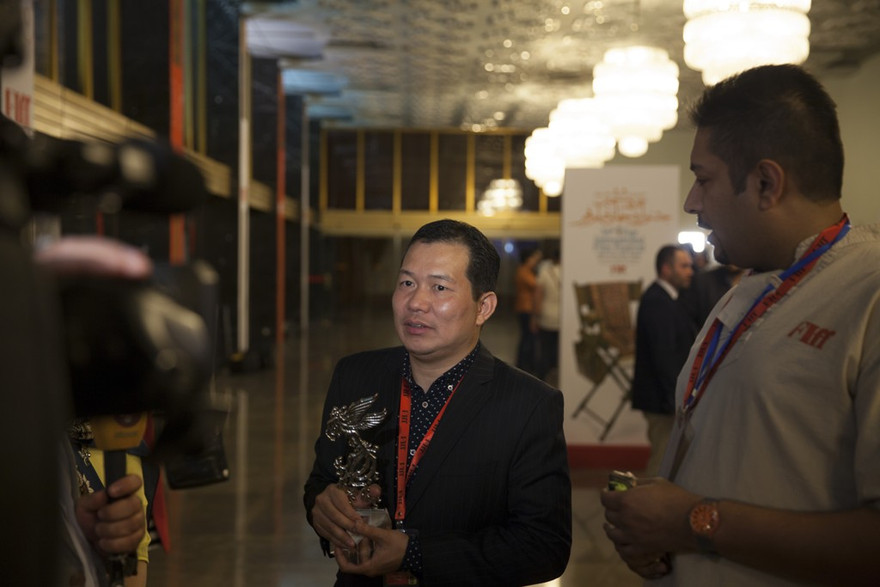 Đạo diễn Lương Đình Dũng nhận giải