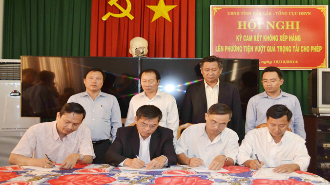 Các doanh nghiệp ký cam kết.