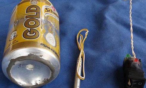 Các thiết bị mà IS tuyên bố là dùng để đánh bom khiến máy bay Nga rơi. Ảnh: CBS.