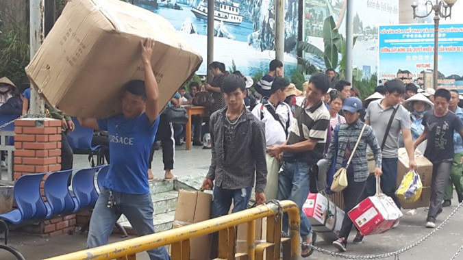 Thùng to, thùng nhỏ.