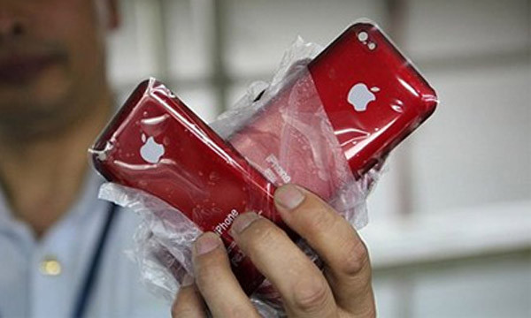 Trong gói hàng chỉ có vỏ điện thoại. Ảnh minh họa.