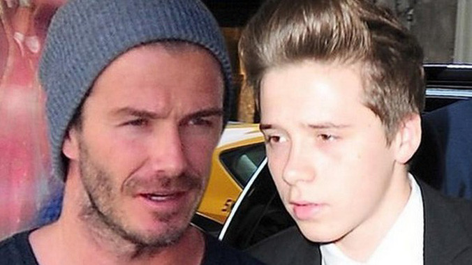 Trong khi Beckham chấn thương ở vai thì cậu cả Brooklyn lại hoàn toàn bình an vô sự. Ảnh: Twitter.