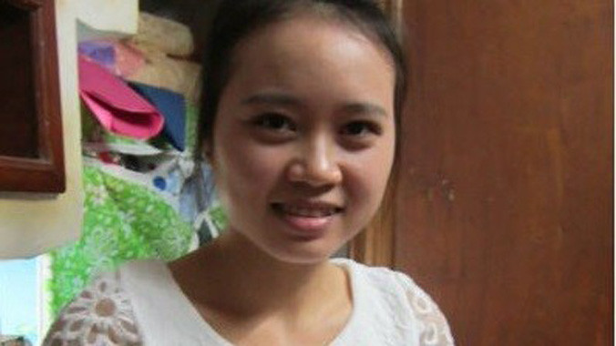 Chân dung cô chủ sinh năm, 1990 với sản phẩm hoa đất sét.