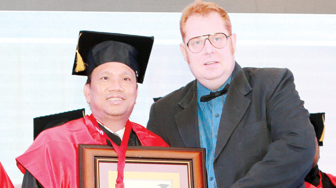 AHLĐ Hoàng Đức Thảo nhận bằng tiến sĩ danh dự