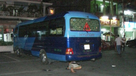 Tài xế Cường chui dưới gầm xe ô tô và liên tục đe dọa công an