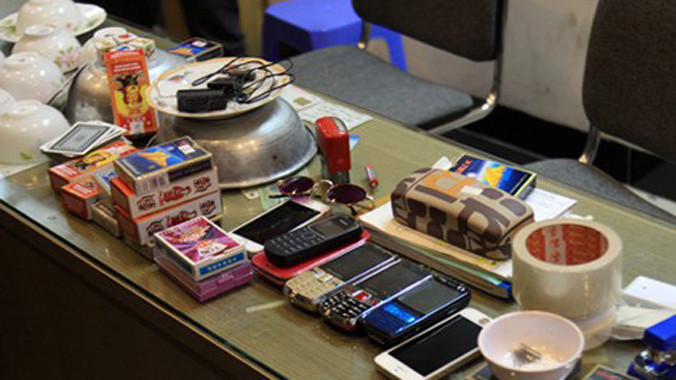 Các thiết bị chơi cờ bạc bịp. Ảnh: Công an nhân dân.