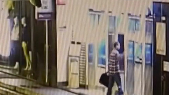 Người đàn ông đã đập phá 9 máy ATM sau khi không rút được tiền.