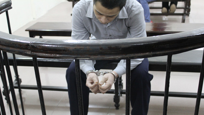 Giây phút ân hận của bị cáo. Ảnh: BH