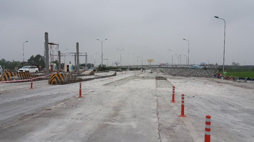 Hiện trường tháo dỡ Trạm thu phí Đại Xuyên.