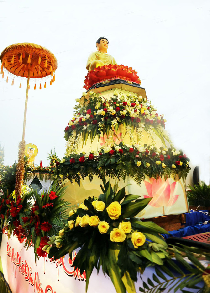 Xe hoa kết bằng hoa tươi 