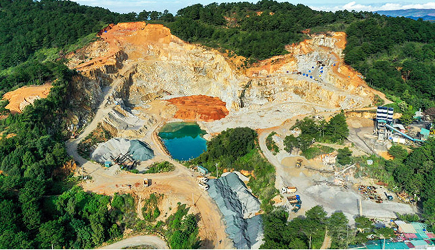 Một số chủ mỏ ở khu vực này bị xử phạt