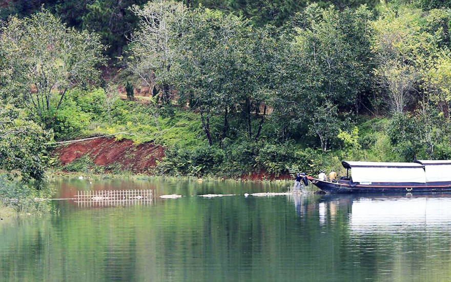 Bờ kè vừa bị tháo dỡ