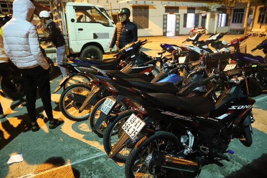 Công an tịch thu hàng chục chiếc xe đua
