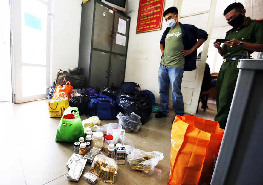 Tang vật thu giữ tại nơi ở của các đối tượng