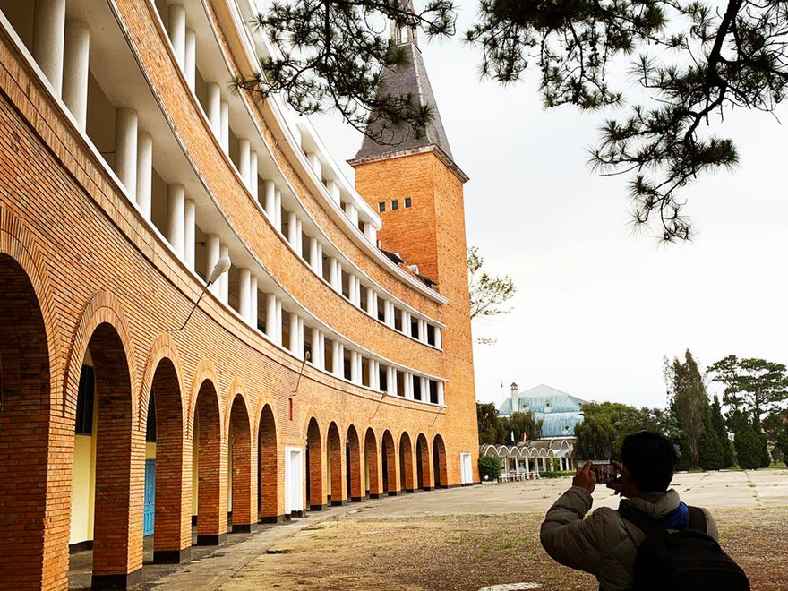 Kiến trúc cong hình vòng cung duyên dáng