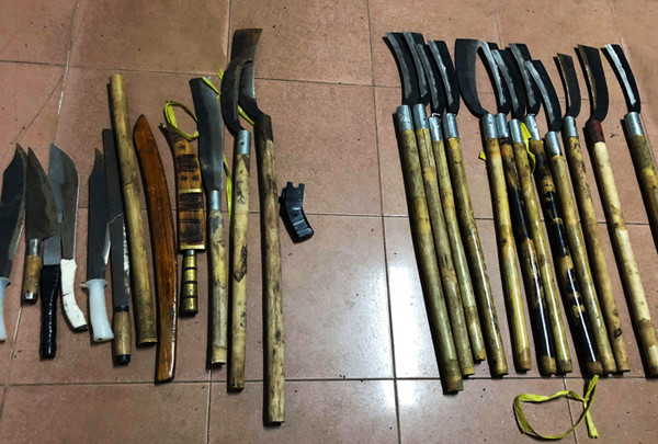 Thủ sẵn hàng chục hung khí để "quyết đấu"