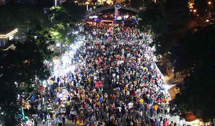 Chợ đêm Đà Lạt đông nghẹt khách
