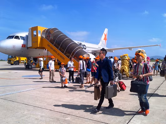  Du khách đến Đà lạt bằng đường hàng không 