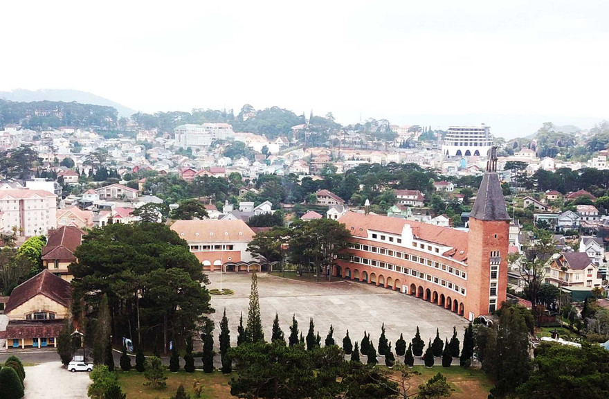 Công trình kiến trúc Cao đẳng sư phạm nổi bật giữa đô thị Đà Lạt