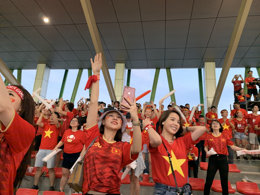 Cổ vũ cuồng nhiệt