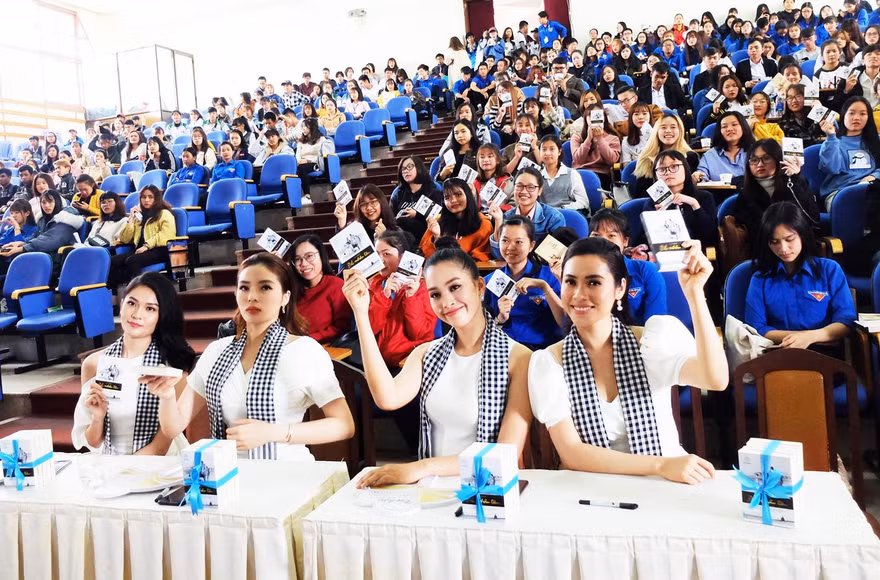 Các hoa hậu, á hậu đồng hành cùng "Hành trình từ trái tim"