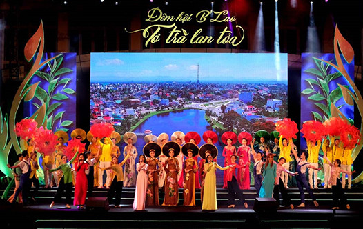 Tôn vinh tơ lụa Việt tại 'thủ phủ' tơ tằm Bảo Lộc