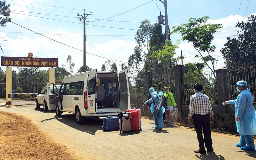 Phun thuốc khử trùng tại cơ sở cách ly y tế tập trung tỉnh Lâm Đồng