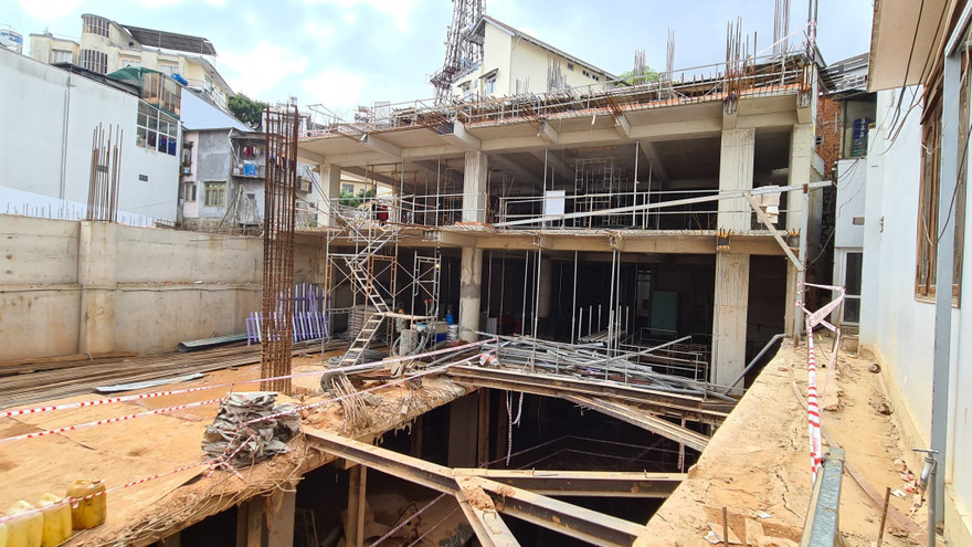 Đình chỉ thi công khách sạn President