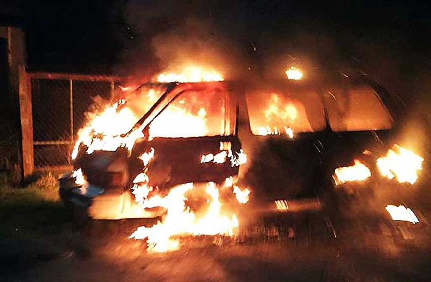 Ô tô con bốc cháy ngùn ngụt trên Quốc lộ 55