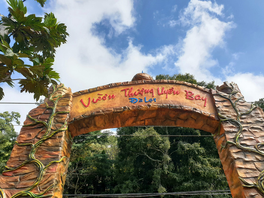 Cổng Vườn Thượng uyển bay