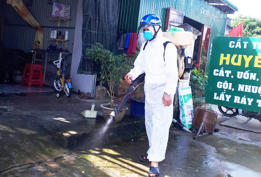Phun hóa chất khử khuẩn ở Cát Tiên
