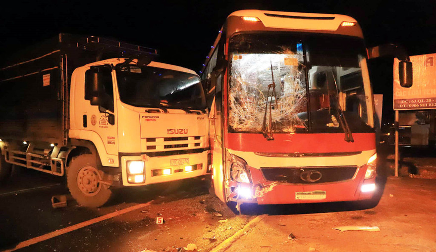 Phạt nguội xe vi phạm giao thông trên đèo ‘tử thần’