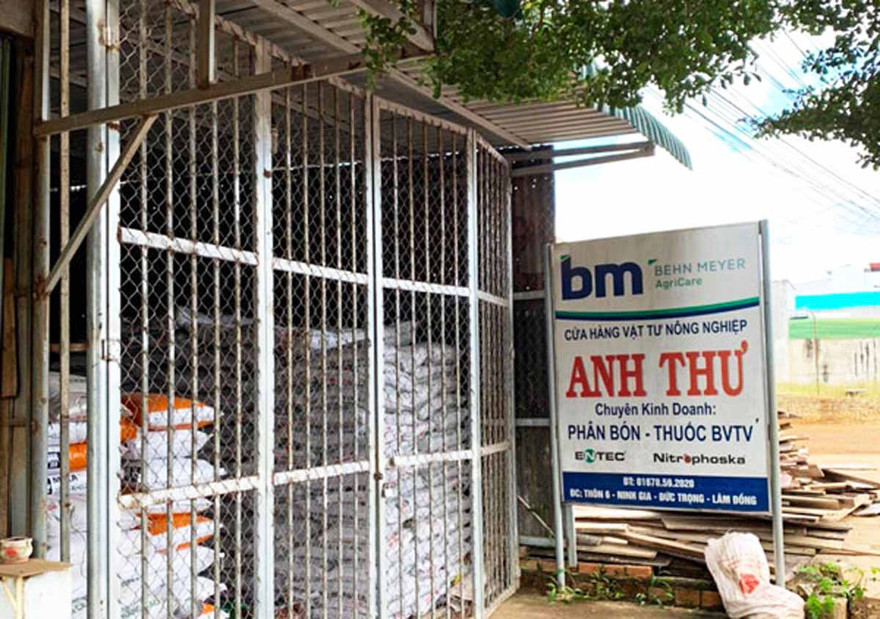Cửa hàng vật tư nông nghiệp Anh Thư chứa phân bón giả