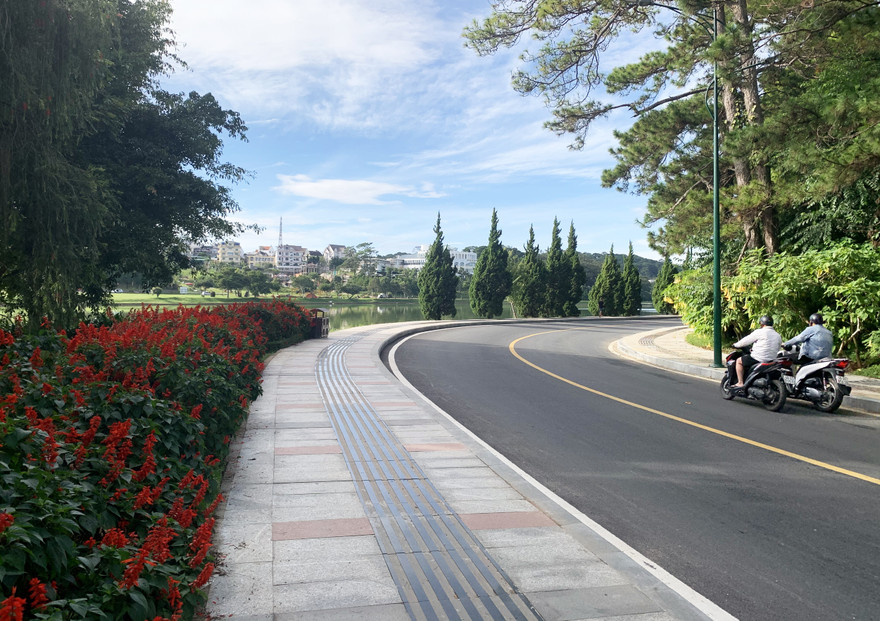 Tuyến đường quanh hồ Xuân Hương vắng vẻ