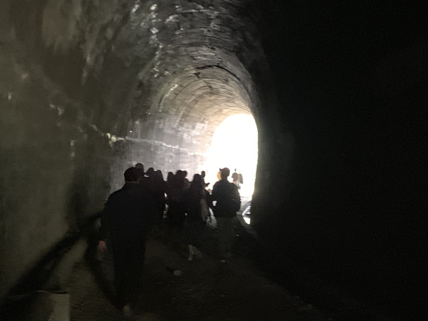 Đường hầm hỏa xa bị bỏ hoang gần nửa thế kỷ