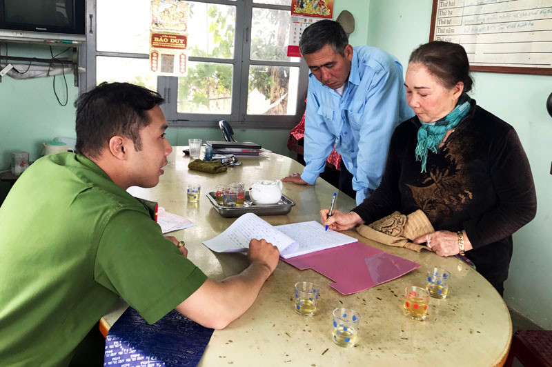 lập biên bản vụ trộn đất đỏ Đà Lạt vào khoai tây Trung Quốc