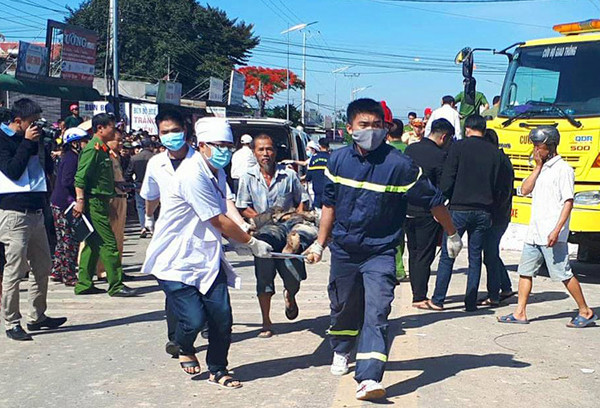 Đưa người bị nạn đi cấp cứu