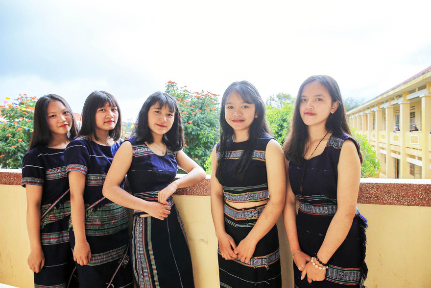 Học sinh dân tộc K'Ho ở huyện Lạc Dương