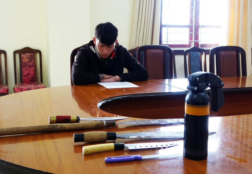 Hung khí thu giữ từ nơi ở của các đối tượng