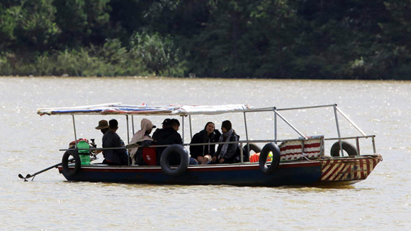 Hành khách và tài công đều không mặc áo phao