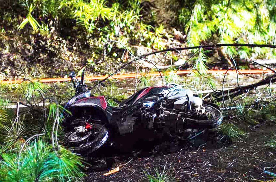 Xe máy gặp nạn trên đèo Prenn