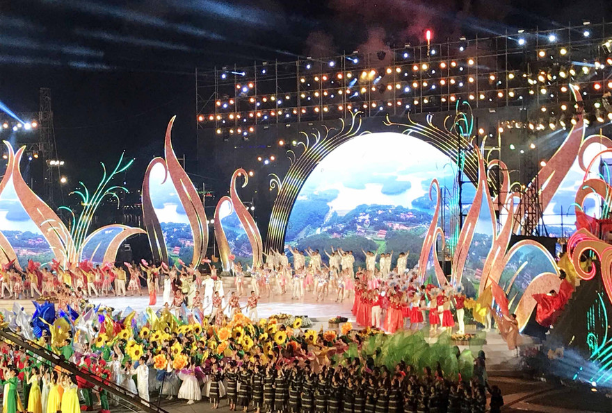 Cảnh diễn nghệ thuật tại lễ khai mạc Festival hoa Đà Lạt 2019
